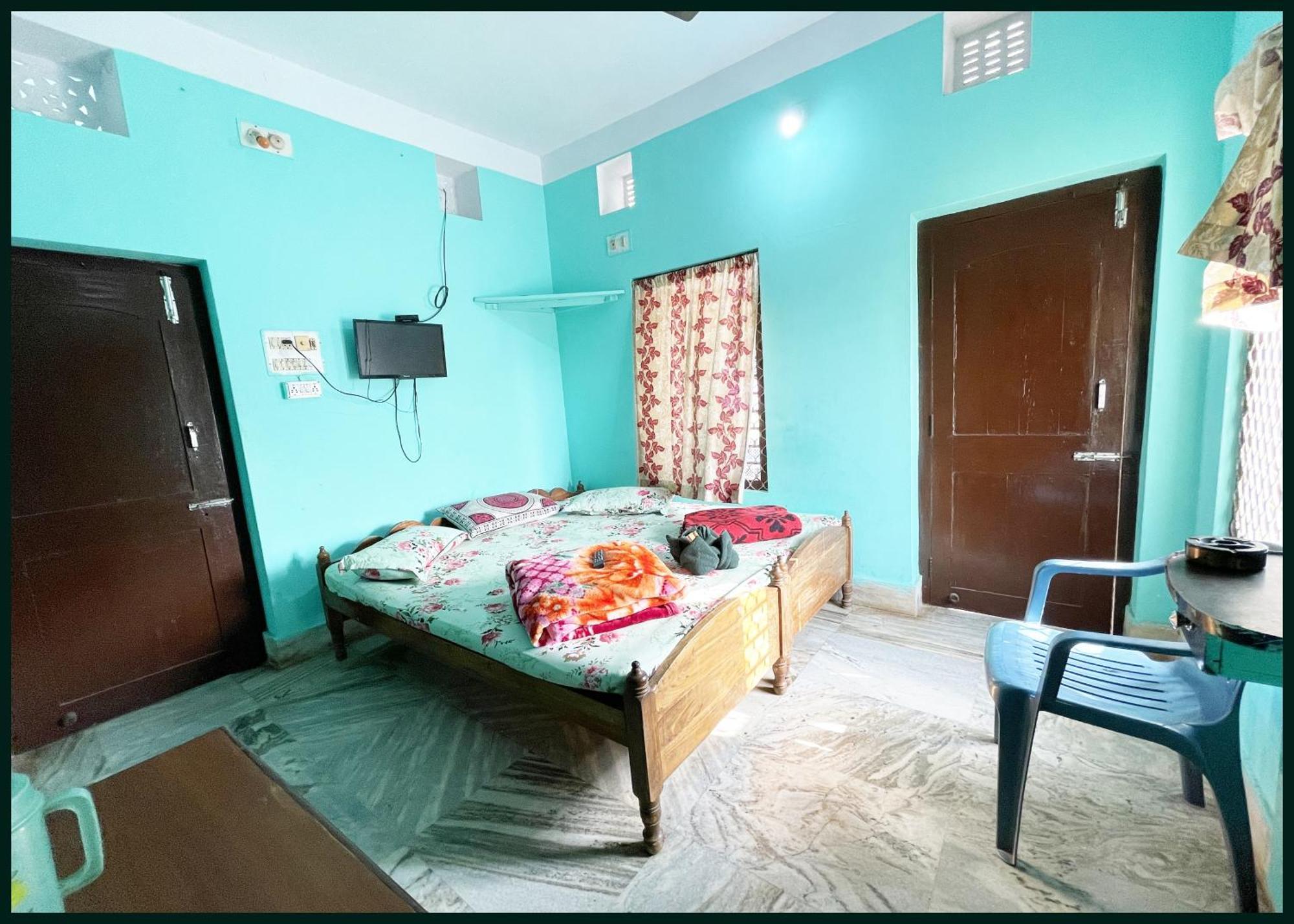 Ot # R # Krishna Near Sea-beach Puri, Balcony, Kitchen, Non Ac And Ac Wifi,- Parking Facilities - In Hotel