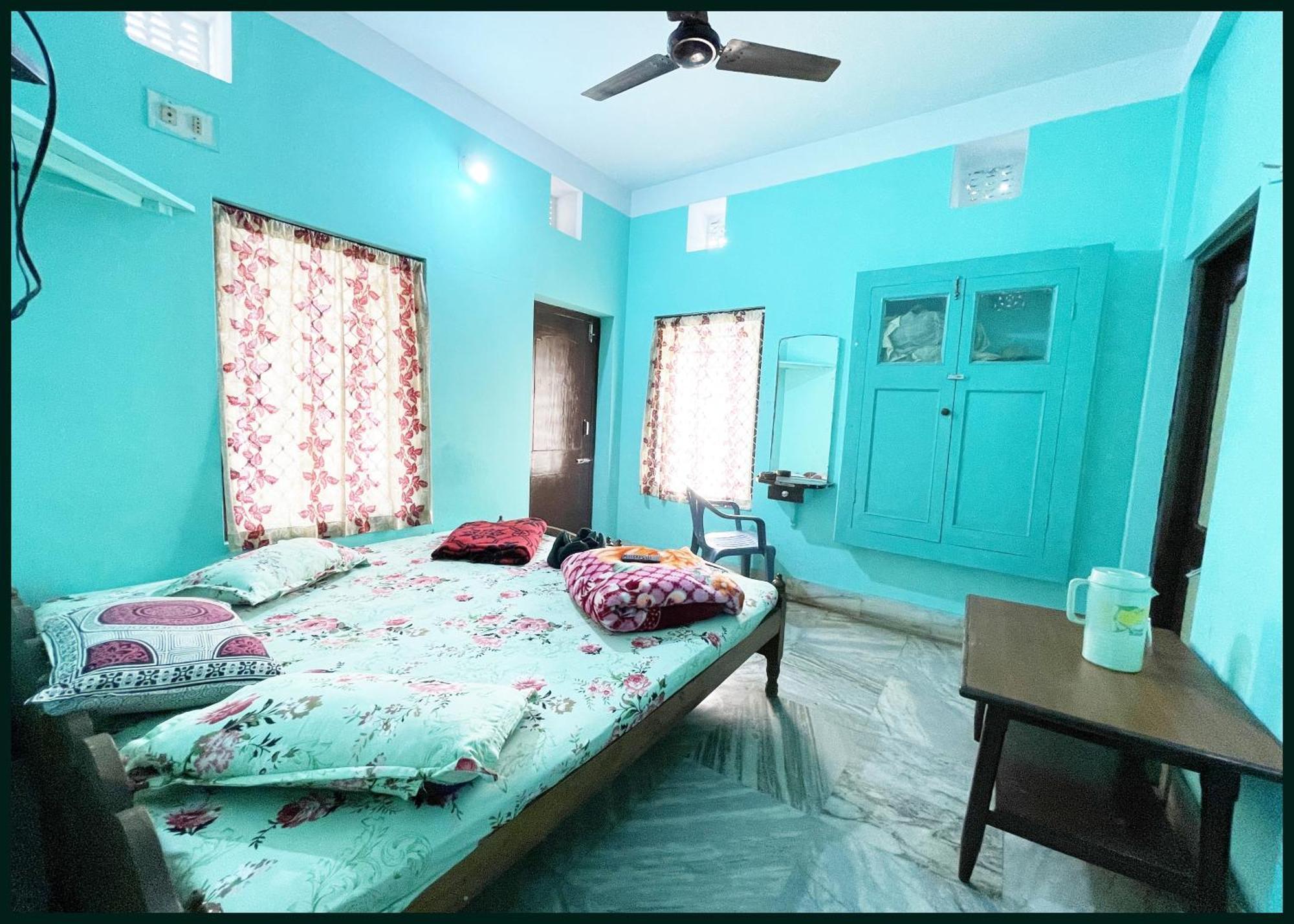 Ot # R # Krishna Near Sea-beach Puri, Balcony, Kitchen, Non Ac And Ac Wifi,- Parking Facilities - In 4*